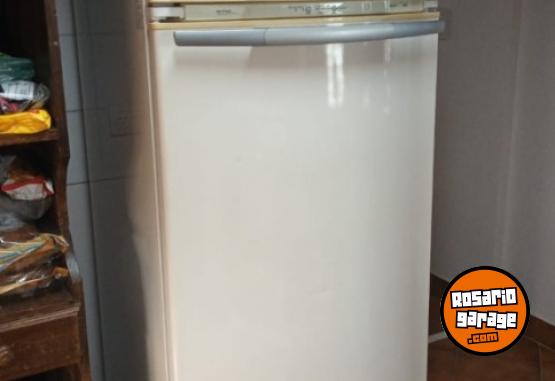 Hogar - Vendo heladera con freezer Whirlpool no frost de 440 lts  con el motor quemado - En Venta