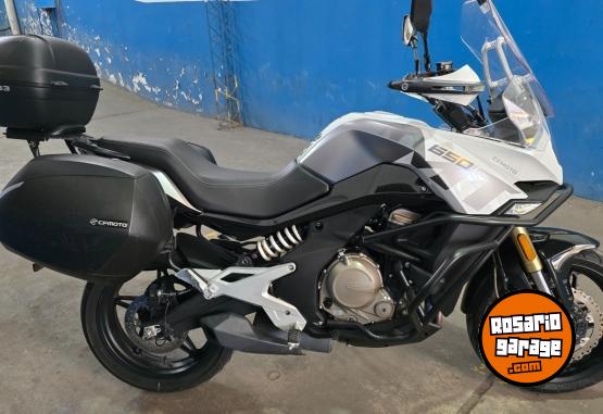 Motos - CF 650 MT 2023 Nafta 9200Km - En Venta