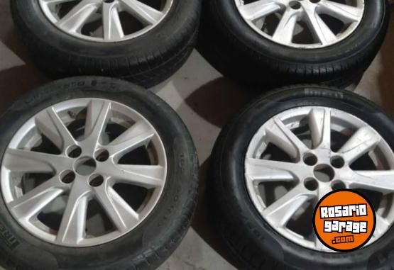 Accesorios para Autos - Llantas 15 Toyota ETIOS con cubiertas Muy buenas. $500.000. NO BAJO PRECIO - En Venta