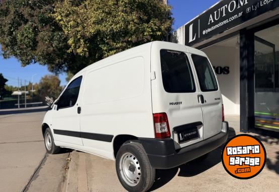 Utilitarios - Peugeot Parnert Furg�n 2021 Diesel 130000Km - En Venta