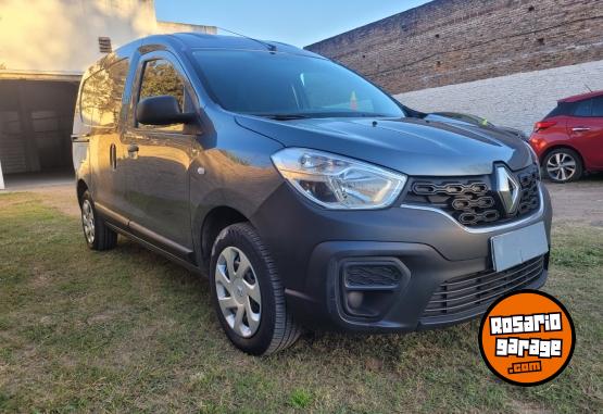 Utilitarios - Renault Kangoo 2023 Nafta 140000Km - En Venta