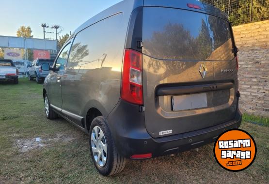Utilitarios - Renault Kangoo 2023 Nafta 140000Km - En Venta