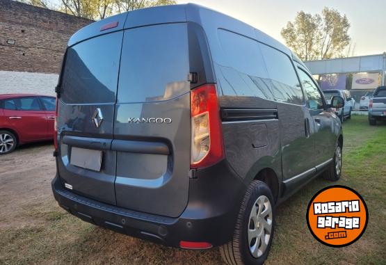 Utilitarios - Renault Kangoo 2023 Nafta 140000Km - En Venta