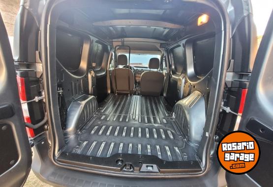 Utilitarios - Renault Kangoo 2023 Nafta 140000Km - En Venta