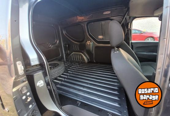 Utilitarios - Renault Kangoo 2023 Nafta 140000Km - En Venta
