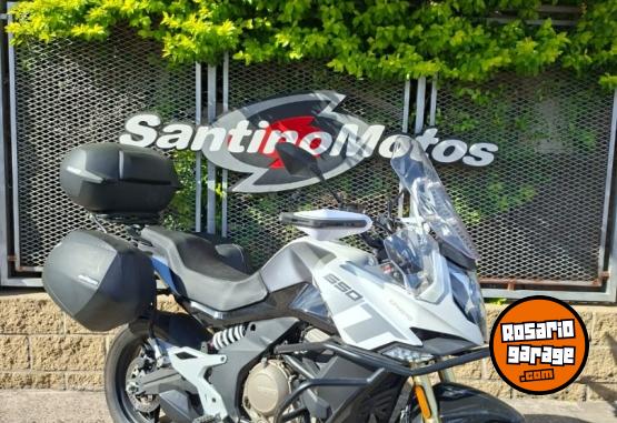 Motos - CF MT 650CC 2023 Nafta 5497Km - En Venta