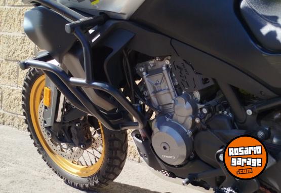 Motos - CF MT 800 TOURING 2023 Nafta 10993Km - En Venta