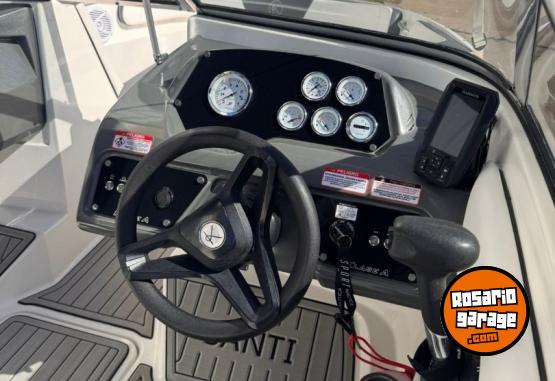 Embarcaciones - Klase A K210 con Mercury 150 - A�o 2021 con 71 Horas de uso! - En Venta