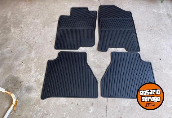 Accesorios para Autos - Alfombra Nissan frontier - En Venta