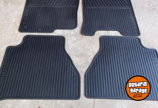 Accesorios para Autos - Alfombra Nissan frontier - En Venta