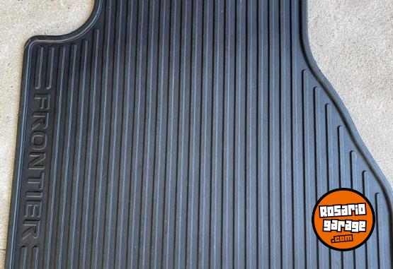 Accesorios para Autos - Alfombra Nissan frontier - En Venta