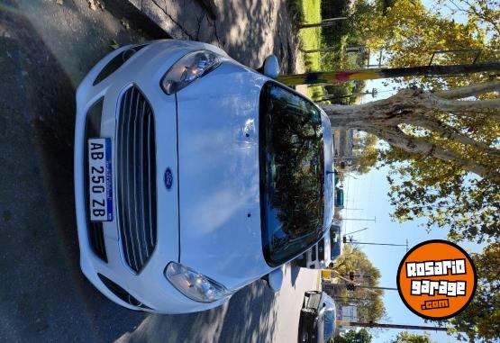 Autos - Ford Fiesta kinetic se plus 2017 Nafta 60000Km - En Venta