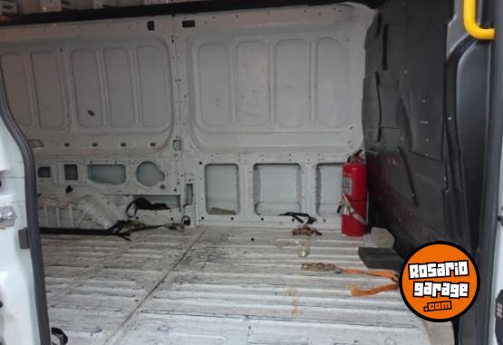 Utilitarios - Ford Transit 2.2 Furgon M 2021 Diesel 120000Km - En Venta