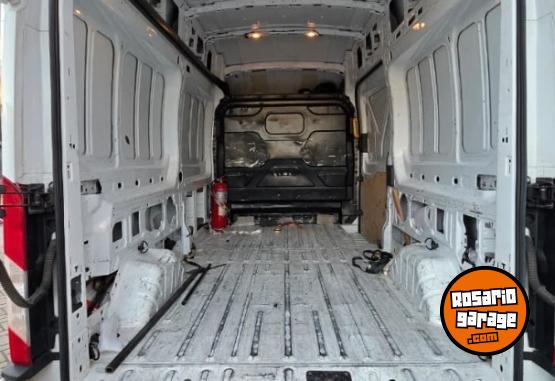 Utilitarios - Ford Transit 2.2 Furgon M 2021 Diesel 120000Km - En Venta
