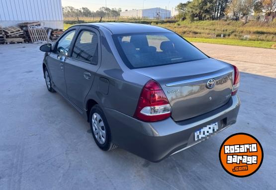 Autos - Toyota ETIOS 2017 GNC 120000Km - En Venta