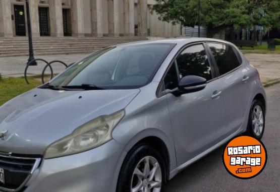 Autos - Peugeot 208 touchscreen 1.5 titul 2014 Nafta 120000Km - En Venta