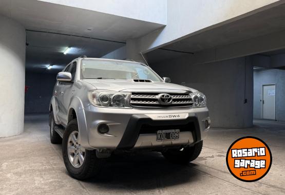 Camionetas - Toyota Hilux SW4 SRV 2011 Diesel 303000Km - En Venta