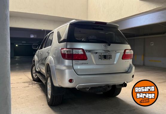 Camionetas - Toyota Hilux SW4 SRV 2011 Diesel 303000Km - En Venta