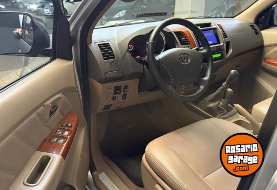 Camionetas - Toyota Hilux SW4 SRV 2011 Diesel 303000Km - En Venta