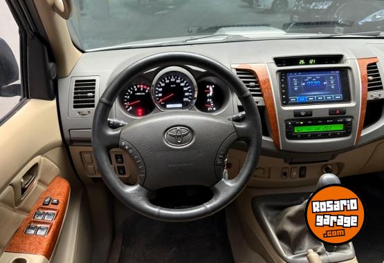 Camionetas - Toyota Hilux SW4 SRV 2011 Diesel 303000Km - En Venta
