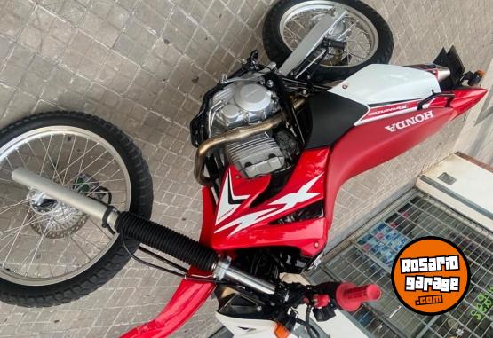 Motos - Honda Tornado 250 2022 Nafta 12000Km - En Venta