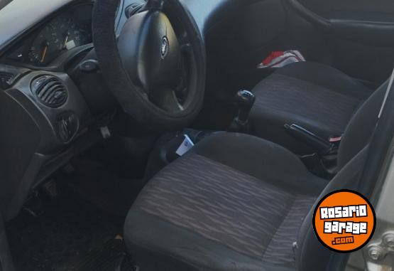 Autos - Ford Focus ambiente 5p 2005 GNC 300000Km - En Venta