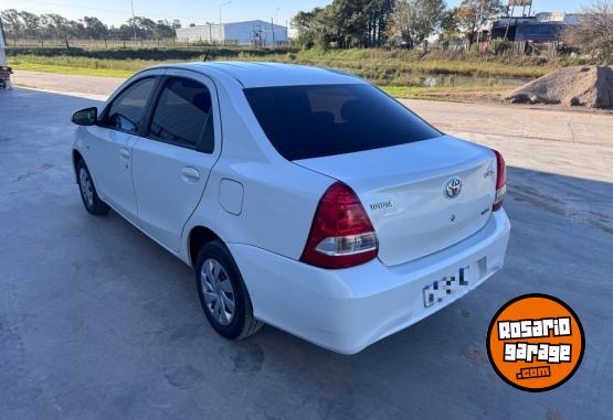 Autos - Toyota Etios 2018 GNC 140000Km - En Venta