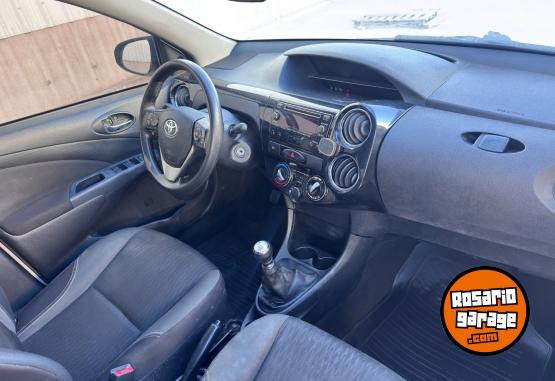 Autos - Toyota Etios 2018 GNC 140000Km - En Venta