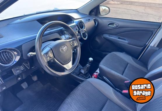 Autos - Toyota Etios 2018 GNC 140000Km - En Venta