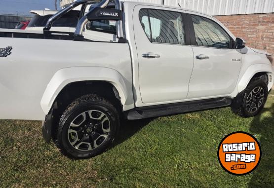 Camionetas - Toyota HILUX SRX 2.8 4X4 AL 2025 Diesel 6000Km - En Venta