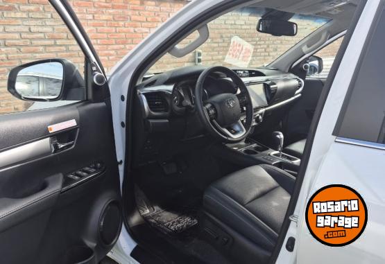 Camionetas - Toyota HILUX SRX 2.8 4X4 AL 2025 Diesel 6400Km - En Venta
