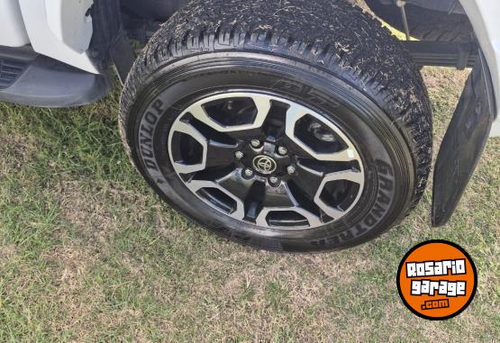 Camionetas - Toyota HILUX SRX 2.8 4X4 AL 2025 Diesel 6400Km - En Venta