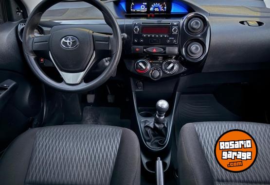 Autos - Toyota Etios 2017 Nafta 80000Km - En Venta