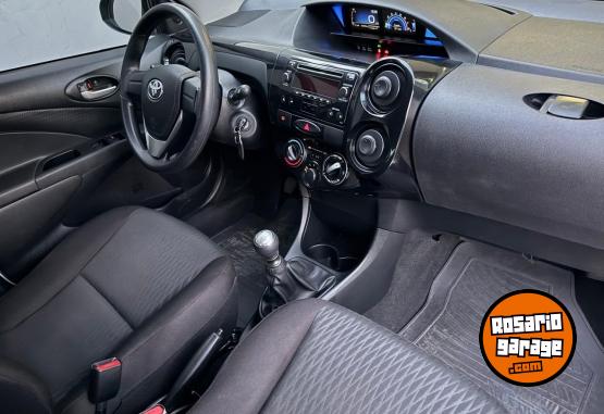 Autos - Toyota Etios 2017 Nafta 80000Km - En Venta
