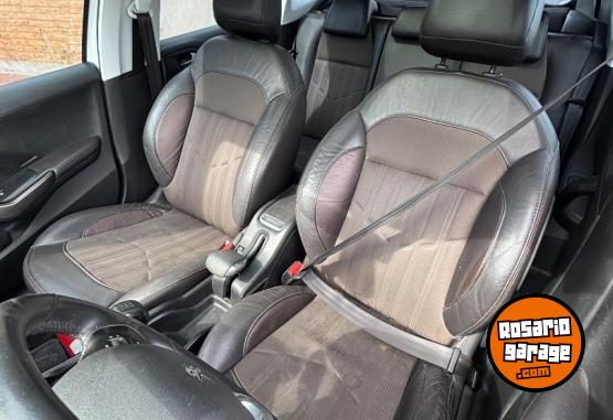 Autos - Peugeot 2008 feline 1.6 aspirado 2016 Nafta 105000Km - En Venta