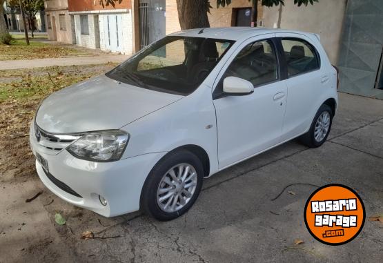Autos - Toyota Etios 2014 Nafta 120000Km - En Venta