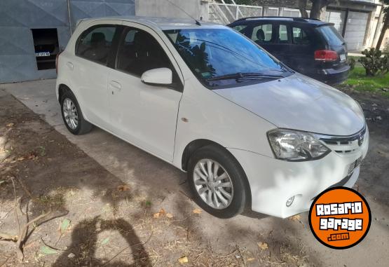 Autos - Toyota Etios 2014 Nafta 120000Km - En Venta