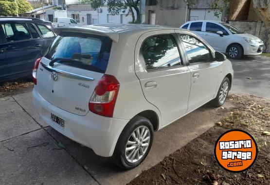 Autos - Toyota Etios 2014 Nafta 120000Km - En Venta