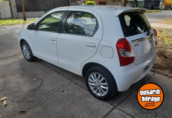 Autos - Toyota Etios 2014 Nafta 120000Km - En Venta