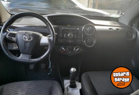 Autos - Toyota Etios 2014 Nafta 120000Km - En Venta