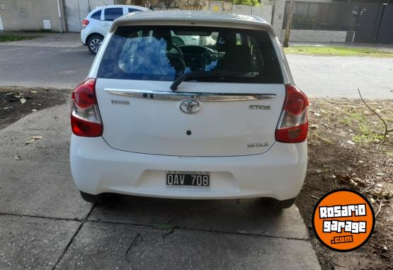 Autos - Toyota Etios 2014 Nafta 120000Km - En Venta