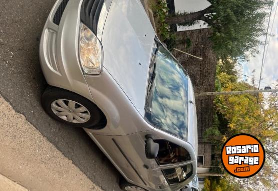 Autos - Renault Logan 2013 GNC 220000Km - En Venta
