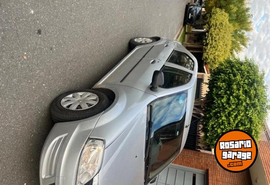Autos - Renault Logan 2013 GNC 220000Km - En Venta