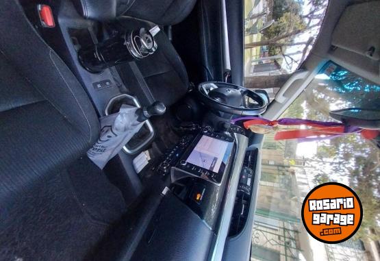 Camionetas - Toyota Hilux SRV doble cabina 2021 Diesel 130000Km - En Venta