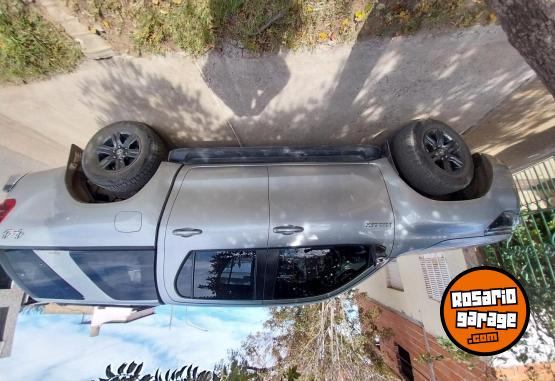 Camionetas - Toyota Hilux SRV doble cabina 2021 Diesel 130000Km - En Venta