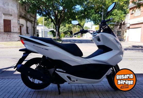 Motos - Honda PCX 2017 Nafta 17000Km - En Venta