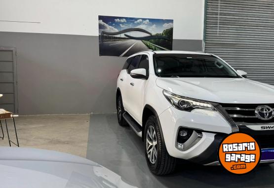 Camionetas - Toyota Toyota Hilux SW4 2.8 Srx 2018 Diesel 103000Km - En Venta