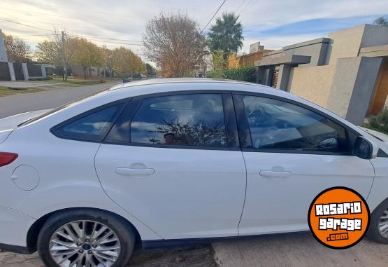 Autos - Ford Focus 3. SE plus. 2015 Nafta 110000Km - En Venta