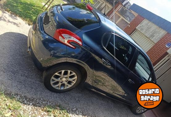 Autos - Peugeot 208 allure 2015 Nafta 132400Km - En Venta