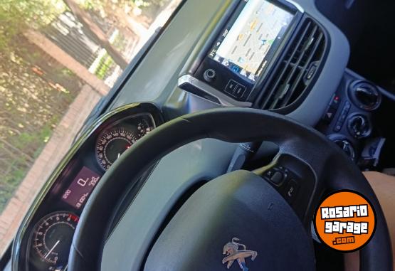 Autos - Peugeot 208 allure 2015 Nafta 132400Km - En Venta
